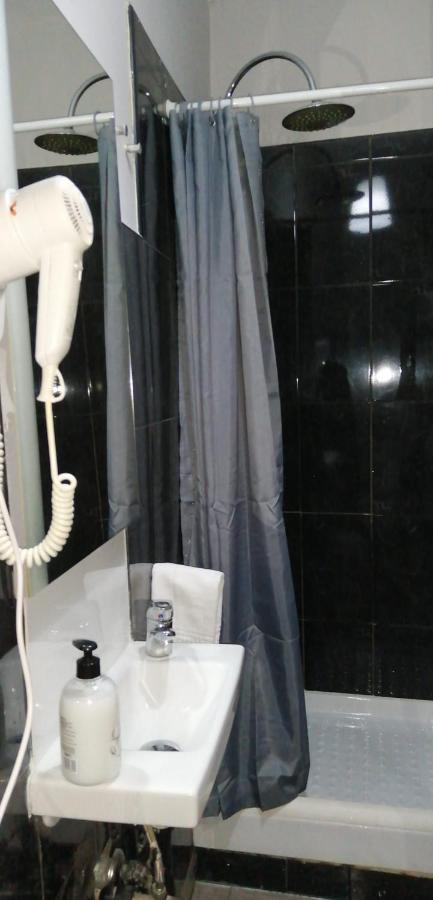 Hostal Oxum Madryt Zewnętrze zdjęcie