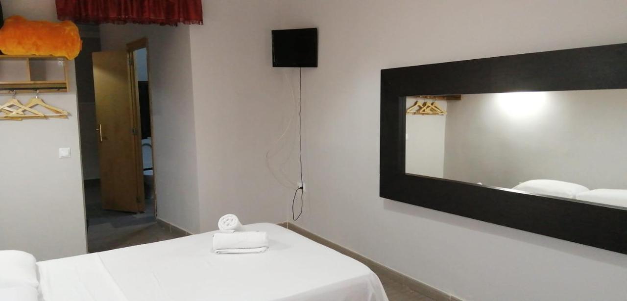Hostal Oxum Madryt Zewnętrze zdjęcie