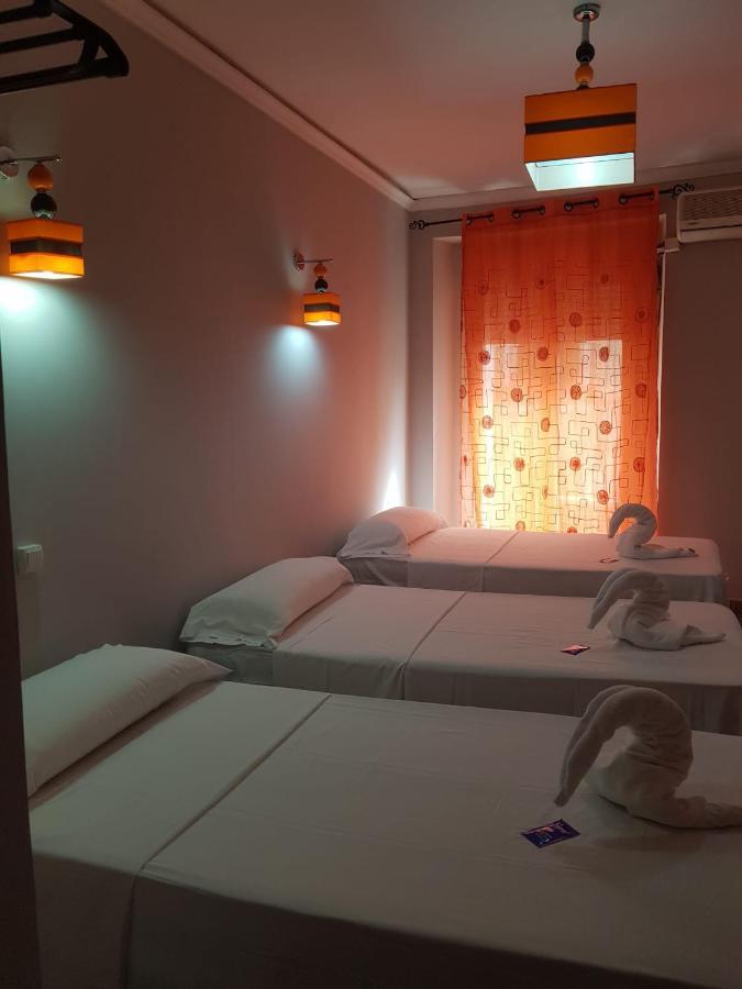 Hostal Oxum Madryt Zewnętrze zdjęcie