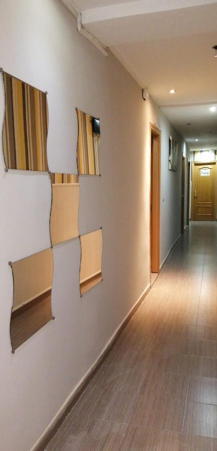 Hostal Oxum Madryt Zewnętrze zdjęcie