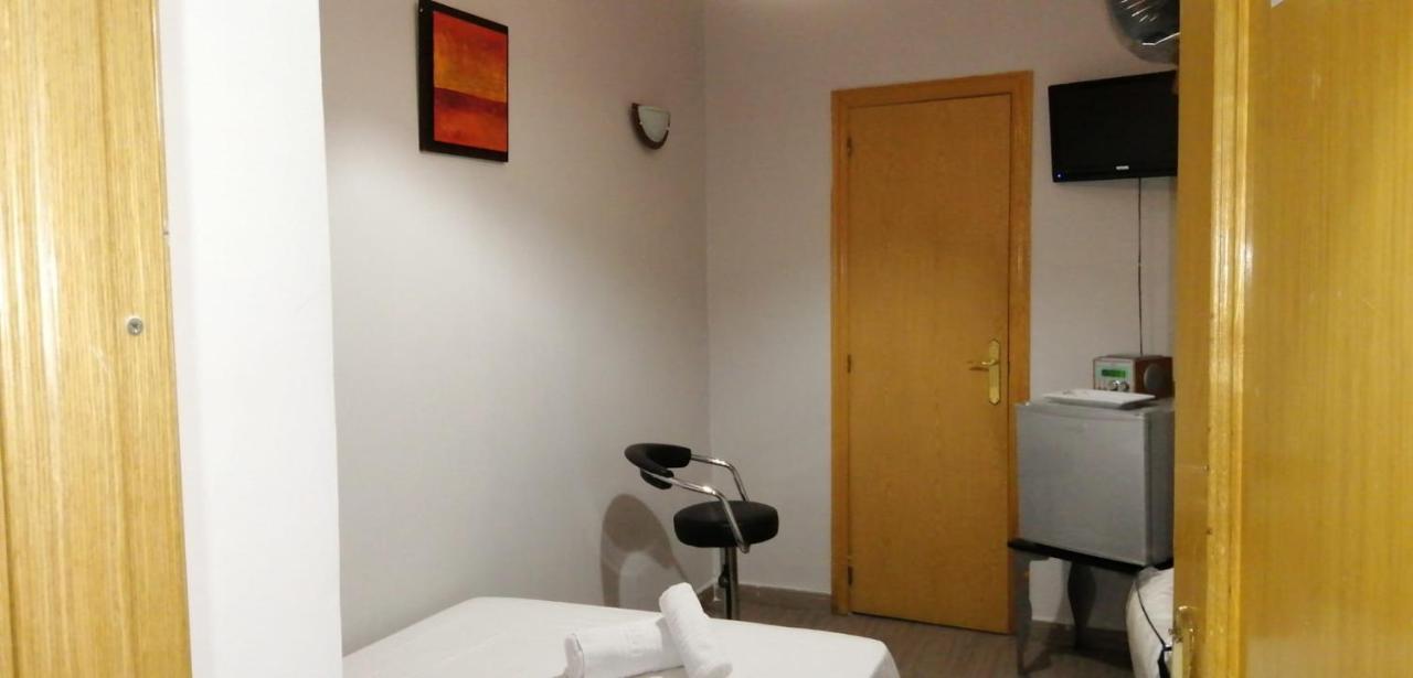Hostal Oxum Madryt Zewnętrze zdjęcie