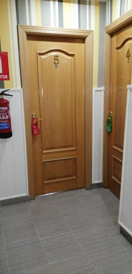 Hostal Oxum Madryt Zewnętrze zdjęcie
