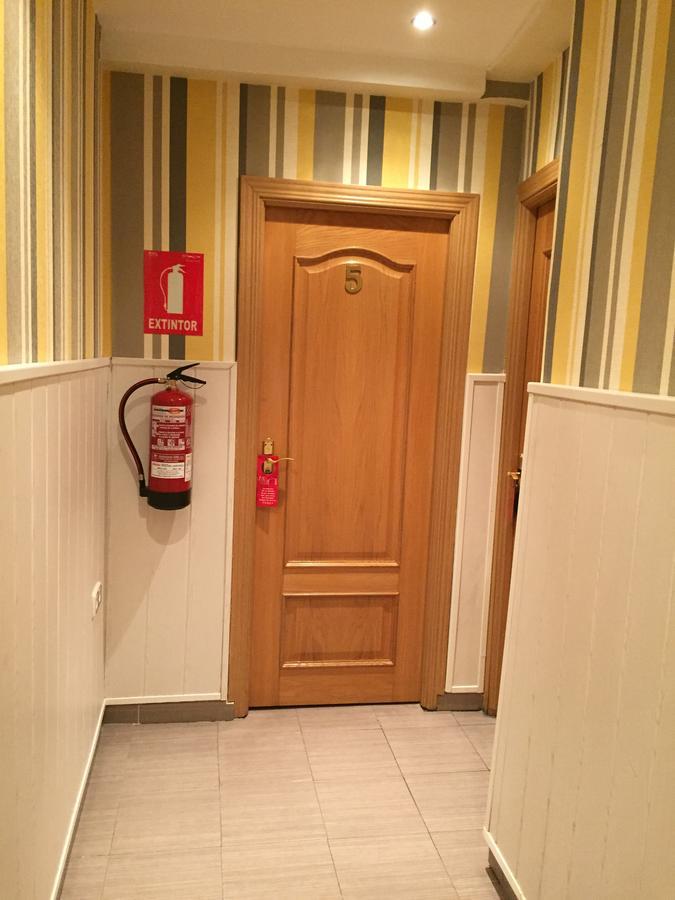 Hostal Oxum Madryt Zewnętrze zdjęcie
