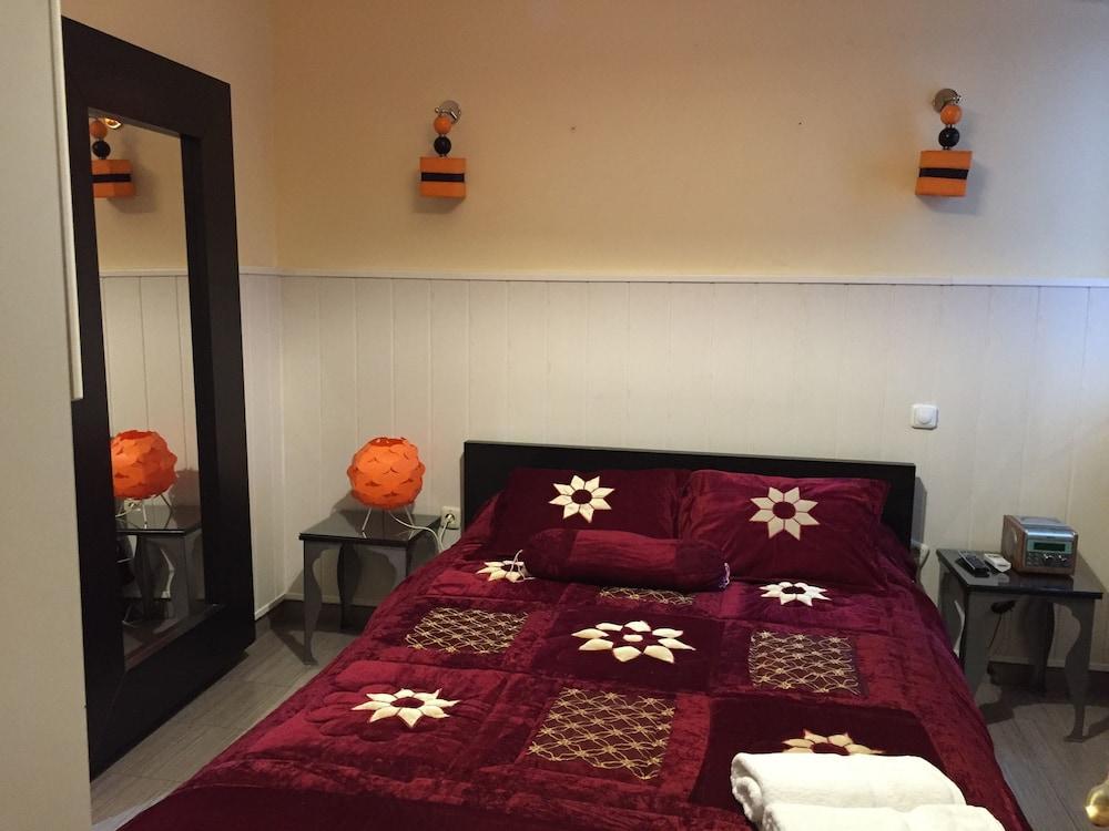 Hostal Oxum Madryt Zewnętrze zdjęcie